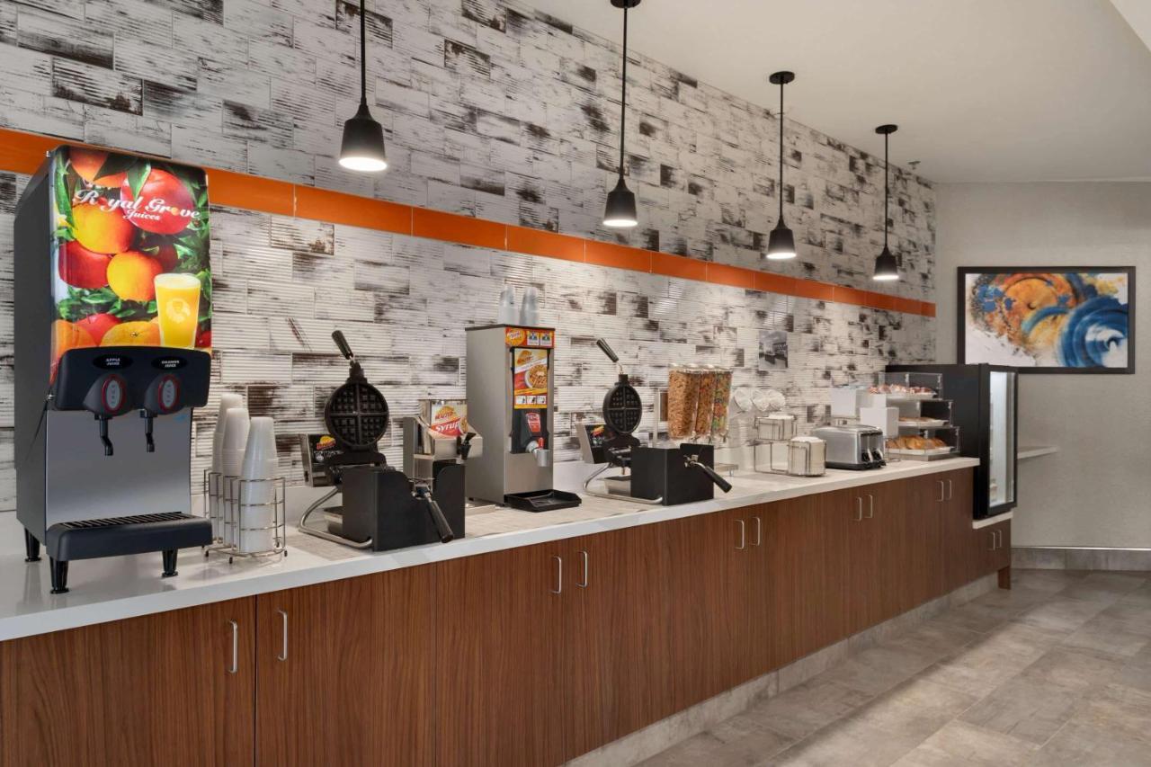 La Quinta Inn & Suites By Wyndham Springfield Dış mekan fotoğraf