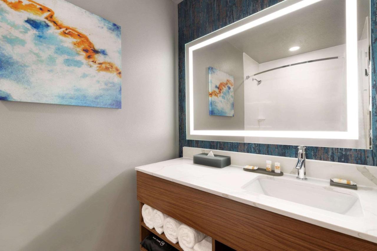 La Quinta Inn & Suites By Wyndham Springfield Dış mekan fotoğraf