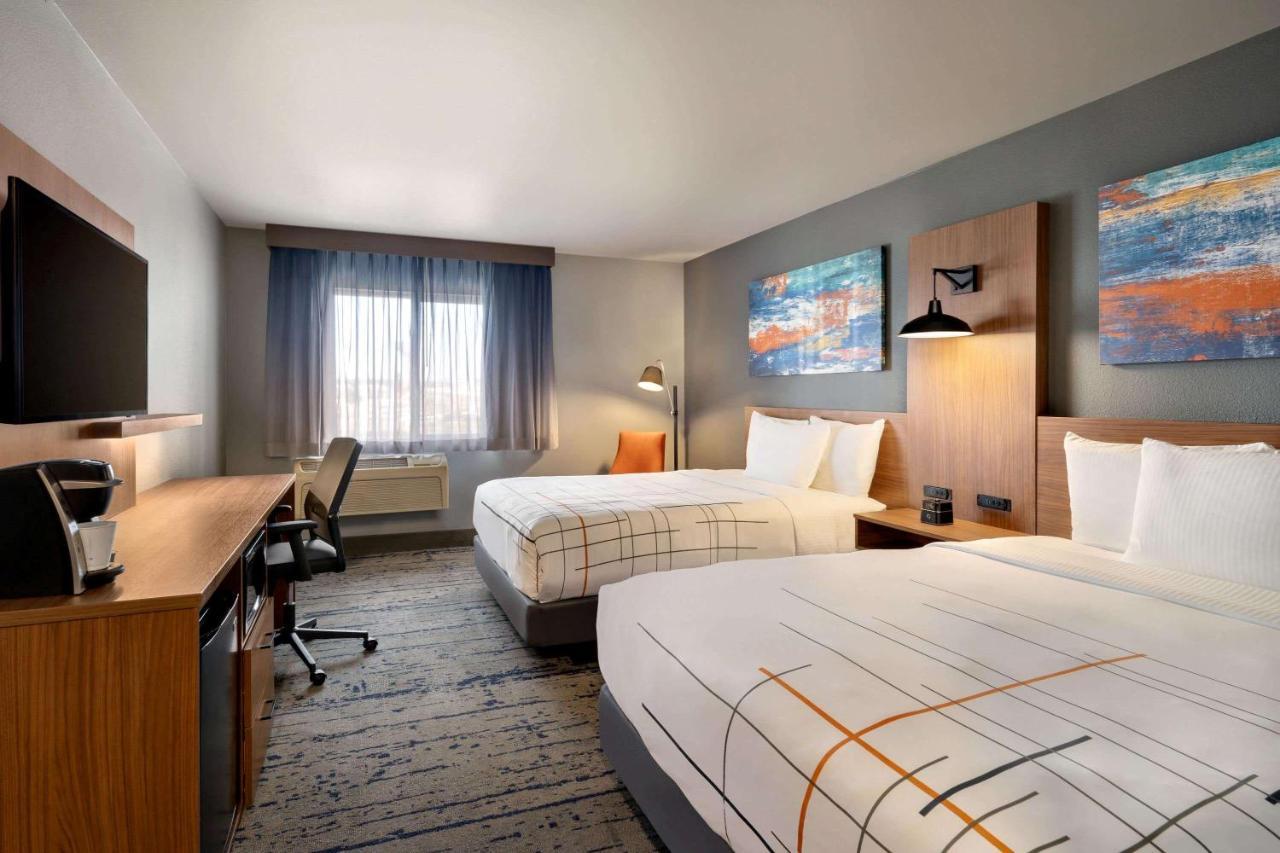 La Quinta Inn & Suites By Wyndham Springfield Dış mekan fotoğraf