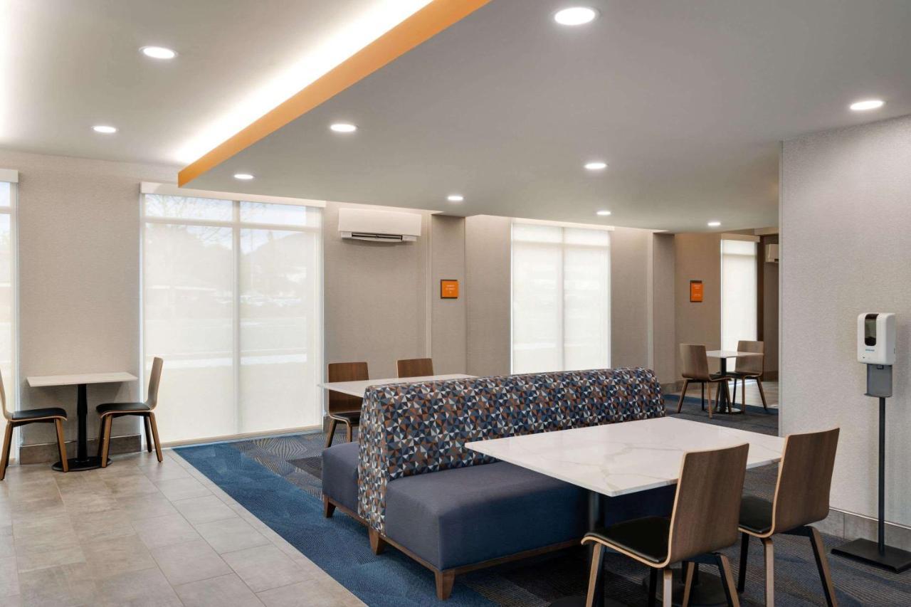 La Quinta Inn & Suites By Wyndham Springfield Dış mekan fotoğraf